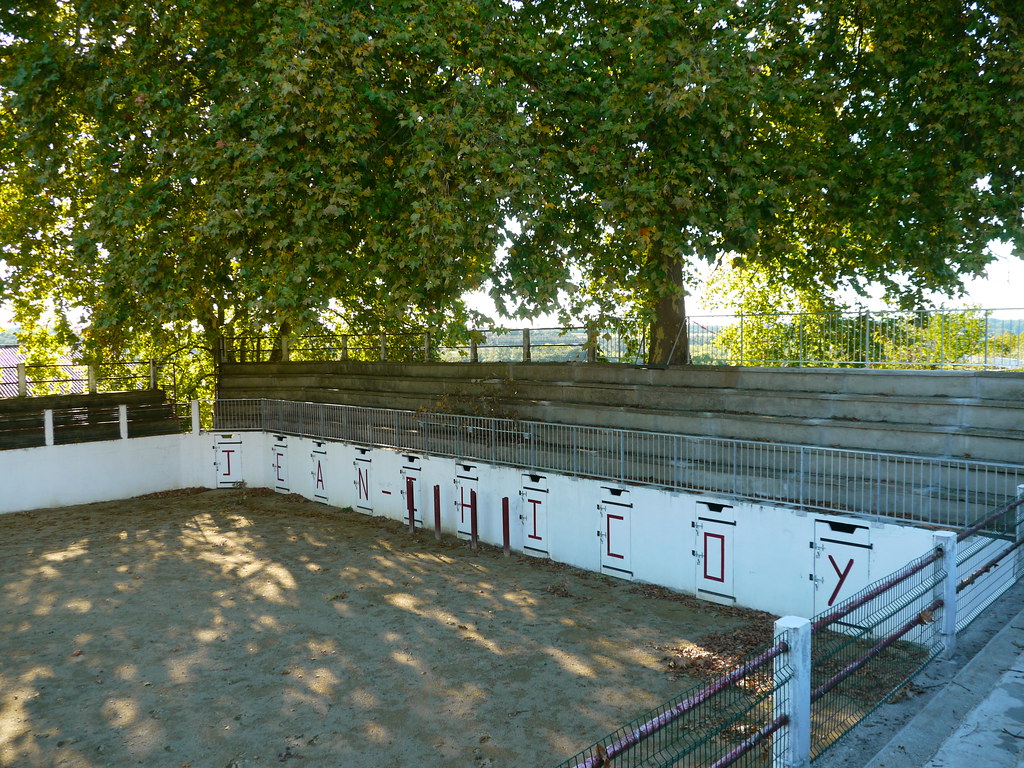 Visite des arènes de Montsoué.